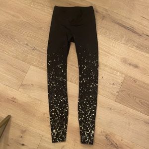 Black Lululemon Leggings w/ gold speckles size 4